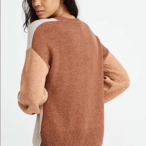 Colorblock Payton Pullover Sweater in Coziest Yarn - Picture 2 of 4